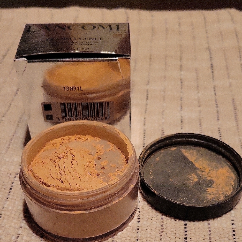 Lancôme Translucence Powder #200 (Light-Medium) - Picture 3 of 4